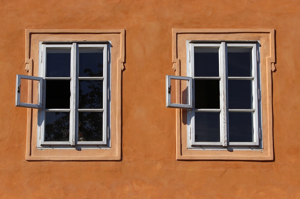 Fenêtres d'appartements du sud de la France