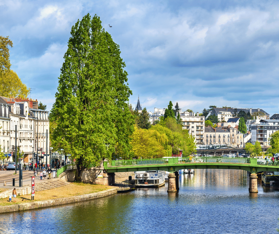 Sur quelle plateforme trouver une location courte durée à Nantes ?